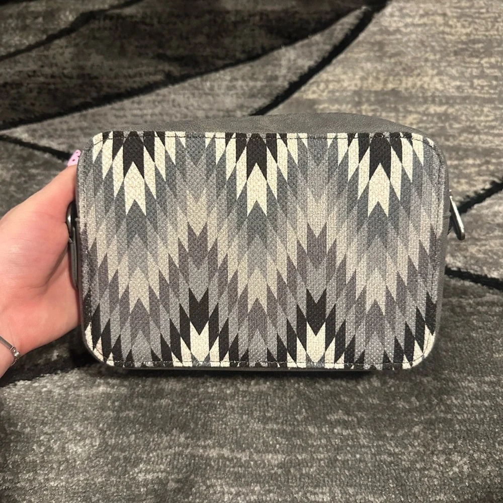 WRANGLER CROSSBODY/WALLET BAG - Picture 2 of 5